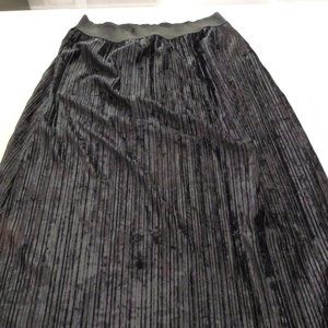 SIENNA SKY TRENDY black velvet midi skirt size large